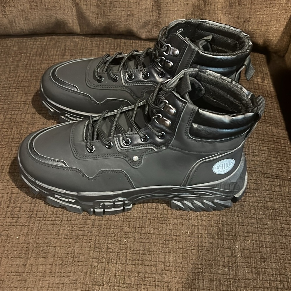Black Men's Hiking Boots - Picture 4 of 8